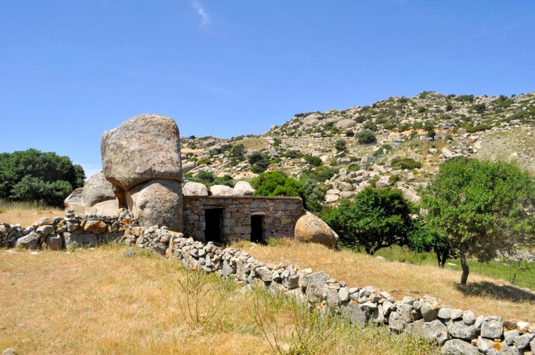 Onar & Hotel Tínos